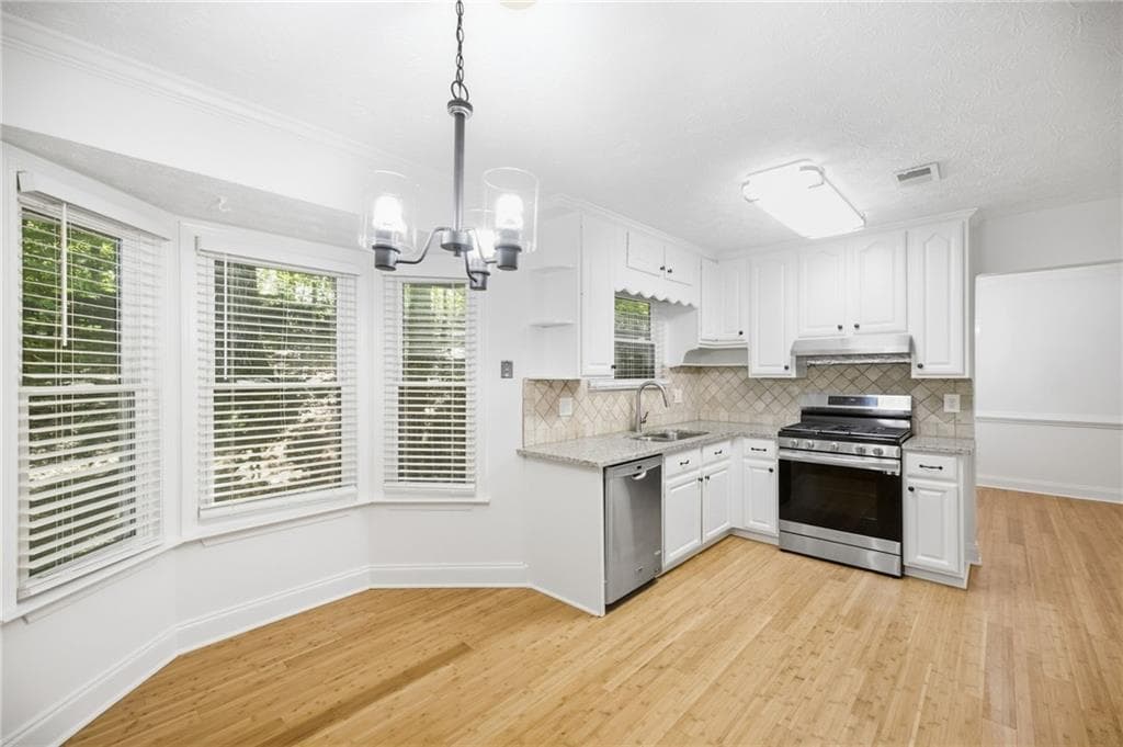 3 bedroom, 3 bathroom, 1,832 sq ft single family residence for sale at 3863 Everett Court, Duluth, GA 30097 — photo 6