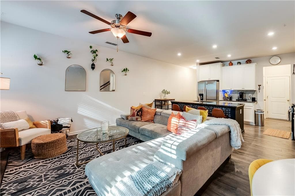 3 bedroom, 3 bathroom, 1,810 sq ft townhouse for sale at 6167 Centennial Run, Atlanta, GA 30349 — photo 4