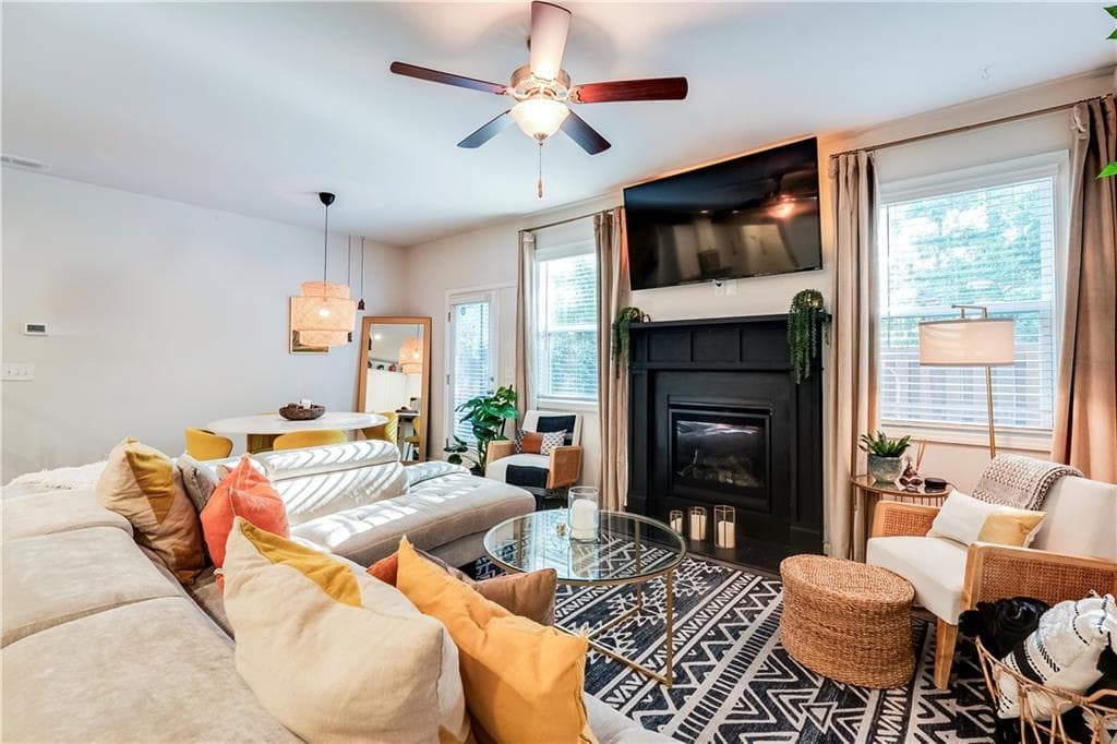 3 bedroom, 3 bathroom, 1,810 sq ft townhouse for sale at 6167 Centennial Run, Atlanta, GA 30349 — photo 5
