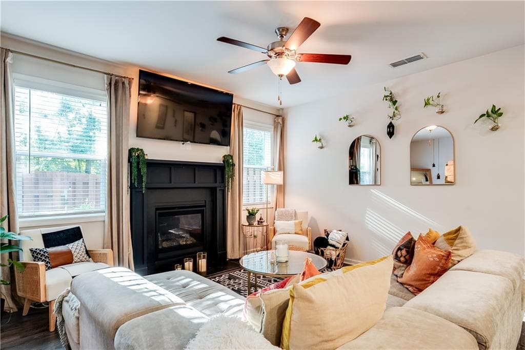 3 bedroom, 3 bathroom, 1,810 sq ft townhouse for sale at 6167 Centennial Run, Atlanta, GA 30349 — photo 6