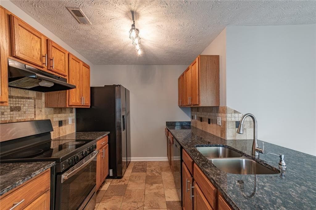 3 bedroom, 3 bathroom, 1,340 sq ft townhouse for rent at 5550 Strathmoor Manor Circle, Lithonia, GA 30058 for $1,675 a month — photo 10