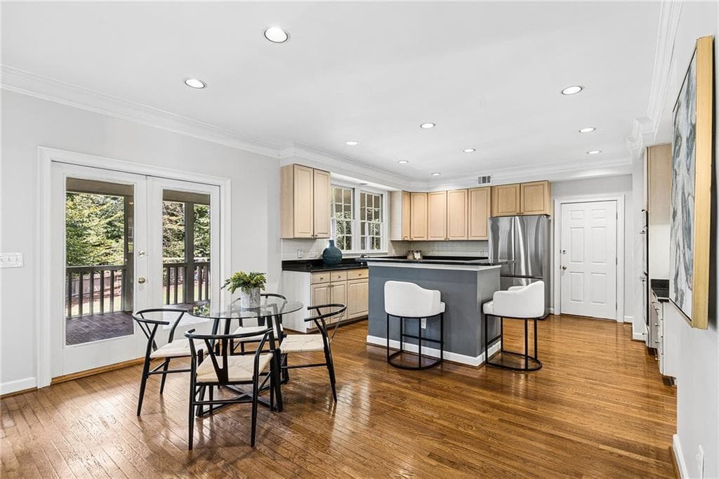 4 bedroom, 3 bathroom, 2,976 sq ft single family residence under contract at 6079 Poplar Bluff Circle, Peachtree Corners, GA 30092 — photo 3