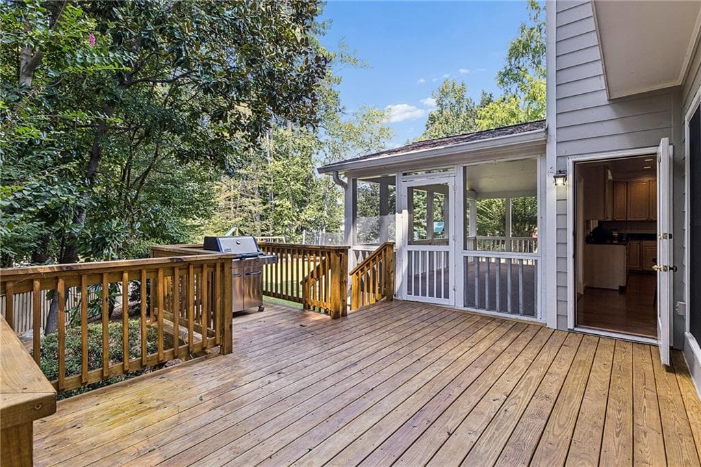 4 bedroom, 3 bathroom, 2,976 sq ft single family residence under contract at 6079 Poplar Bluff Circle, Peachtree Corners, GA 30092 — photo 9