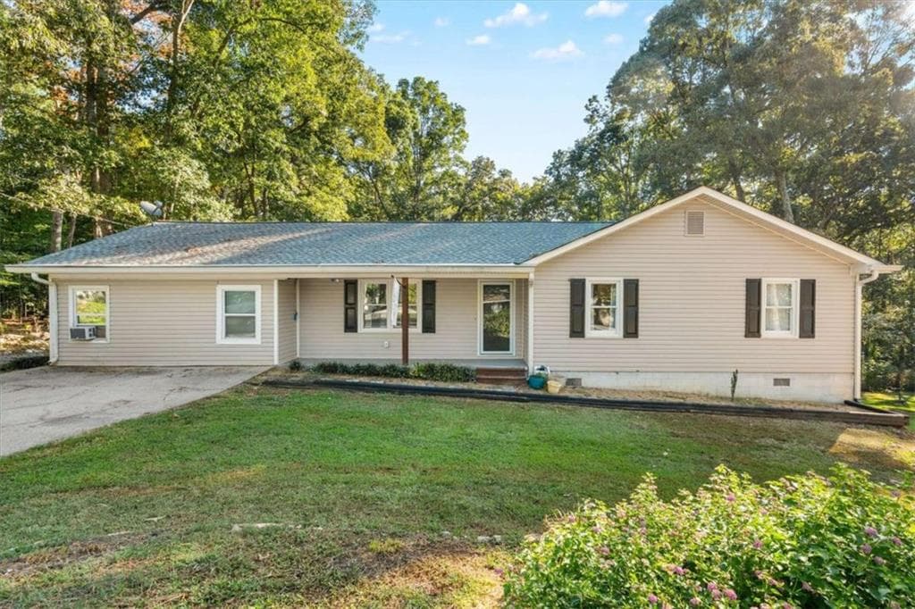 3 bedroom, 2 bathroom, 1,712 sq ft single family residence for sale at 80 Oak Ridge Way, Bremen, GA 30110