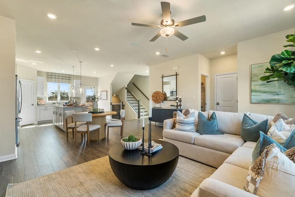 3 bedroom, 4 bathroom, 1,967 sq ft townhouse for sale at 6122 Wayburn Street, Tucker, GA 30084 — photo 10