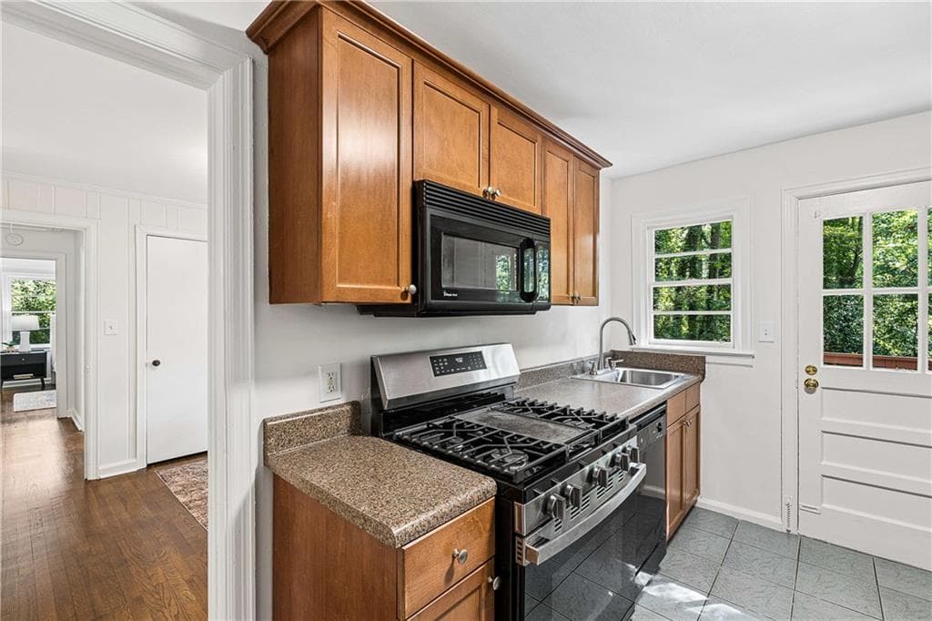 3 bedroom, 2 bathroom, 1,135 sq ft single family residence for sale at 765 Iris Terrace, Decatur, GA 30033 — photo 7