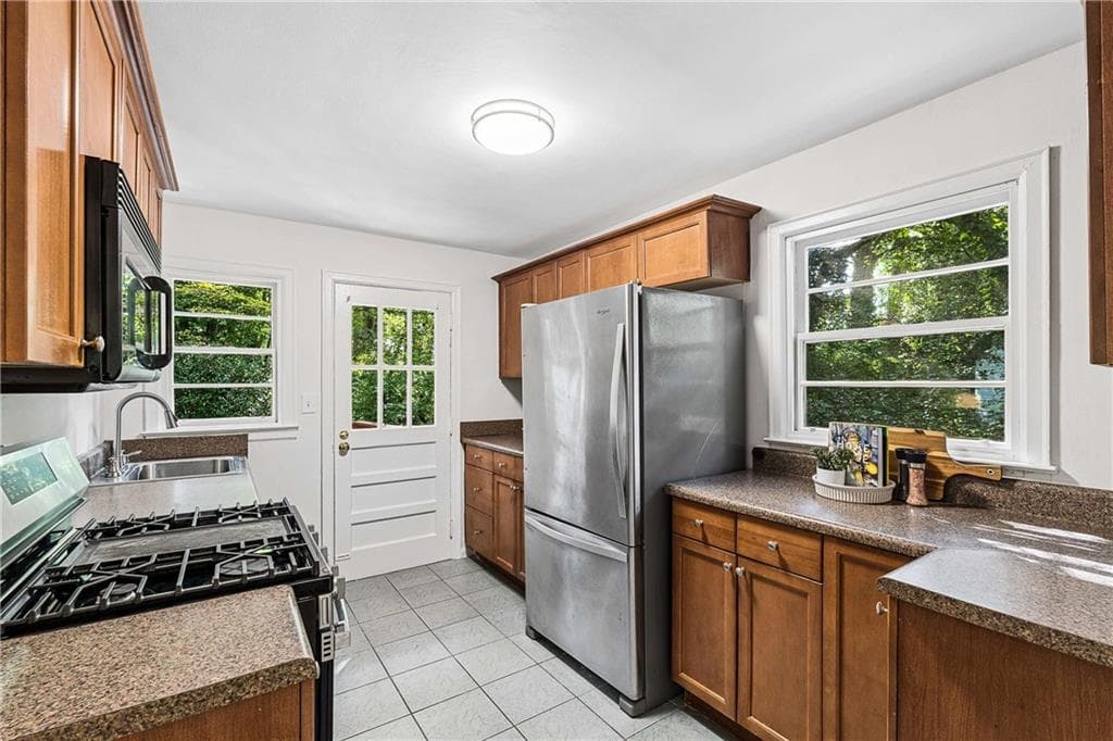 3 bedroom, 2 bathroom, 1,135 sq ft single family residence for sale at 765 Iris Terrace, Decatur, GA 30033 — photo 8