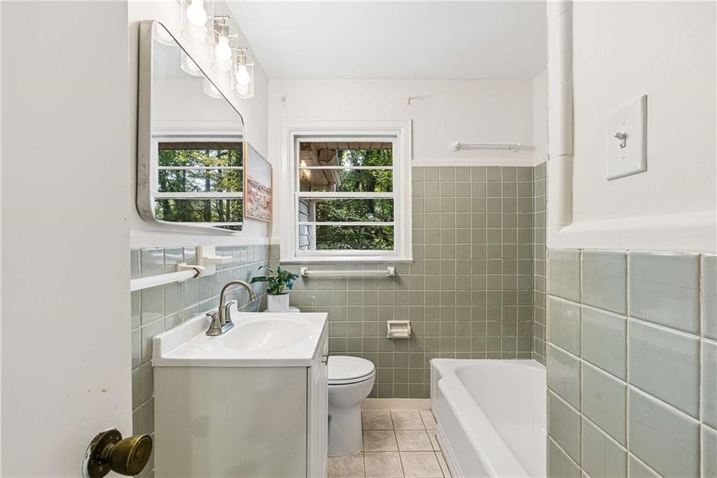 3 bedroom, 2 bathroom, 1,135 sq ft single family residence for sale at 765 Iris Terrace, Decatur, GA 30033 — photo 10