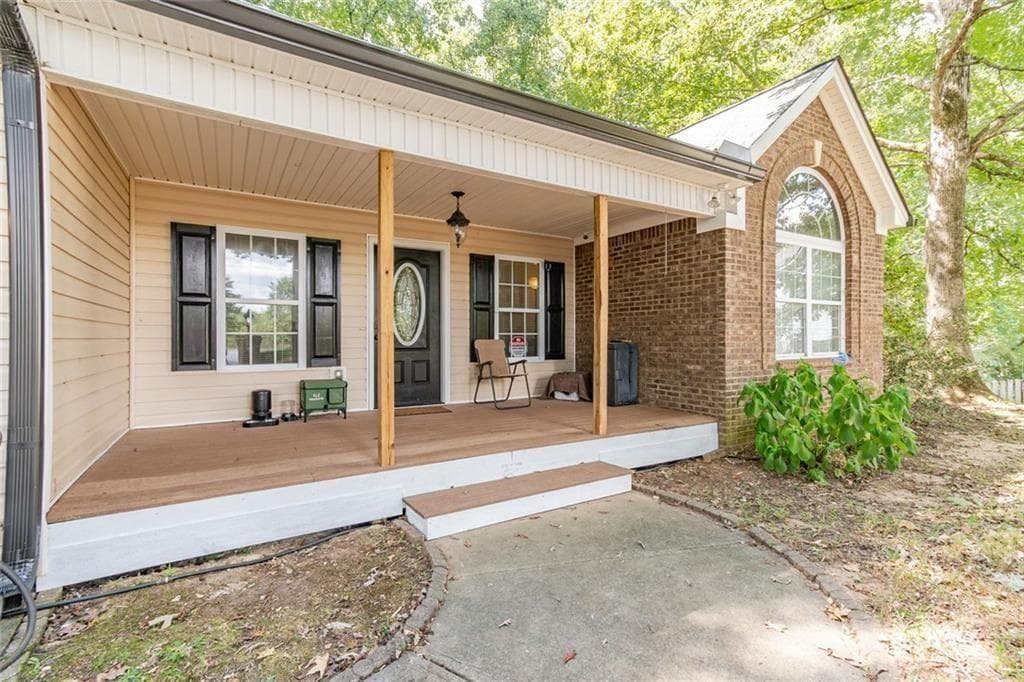 4 bedroom, 2 bathroom, 1,754 sq ft single family residence for sale at 2208 Clarendon Court, Conyers, GA 30012 — photo 2