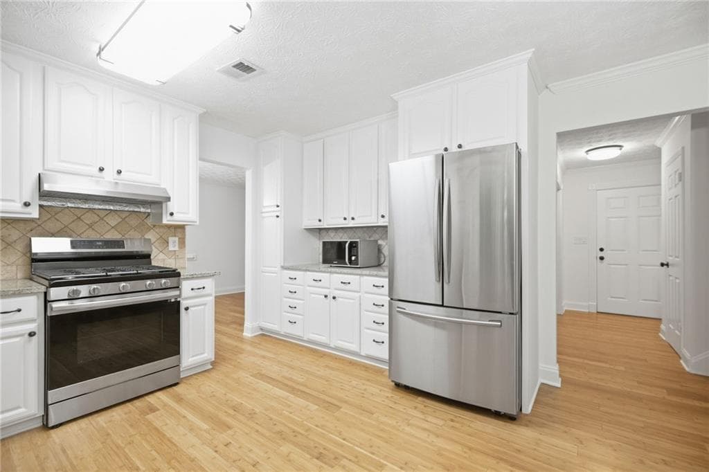3 bedroom, 3 bathroom, 1,832 sq ft single family residence for sale at 3863 Everett Court, Duluth, GA 30097 — photo 5