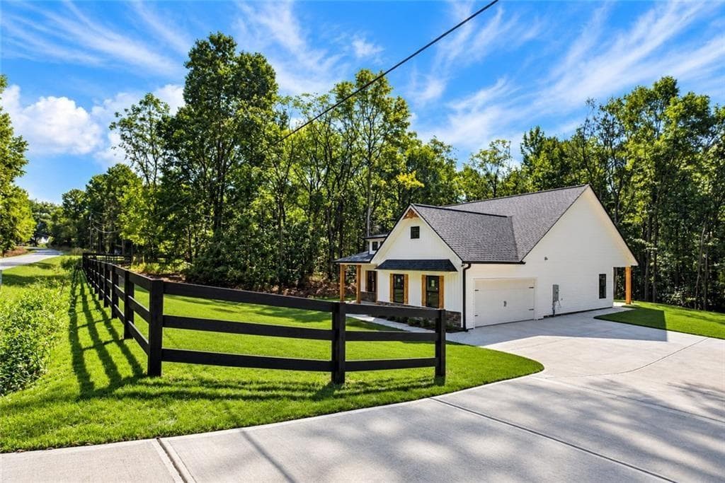3 bedroom, 2 bathroom, 1,488 sq ft single family residence for sale at 338 Dunn Road, Silver Creek, GA 30173 — photo 4