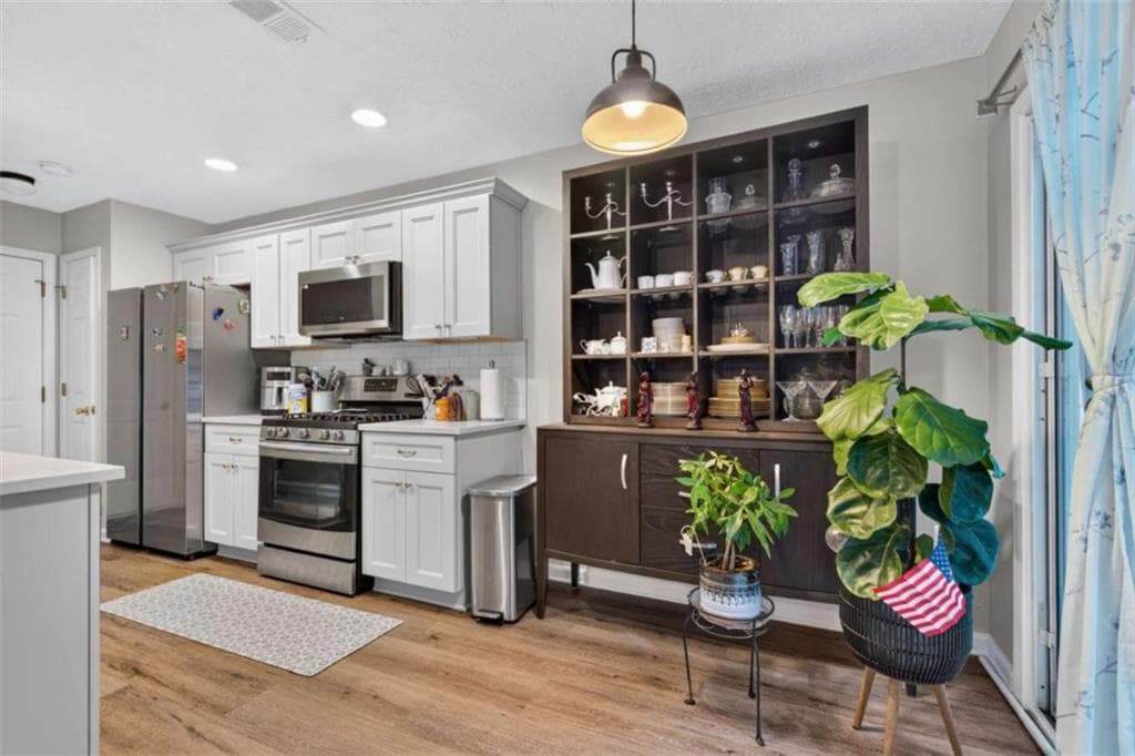 3 bedroom, 3 bathroom, 1,408 sq ft single family residence for sale at 5575 Mountain Top Place, Cumming, GA 30041 — photo 4