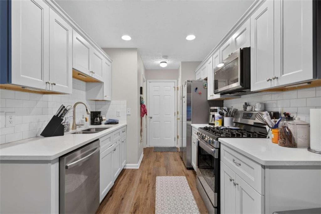 3 bedroom, 3 bathroom, 1,408 sq ft single family residence for sale at 5575 Mountain Top Place, Cumming, GA 30041 — photo 3
