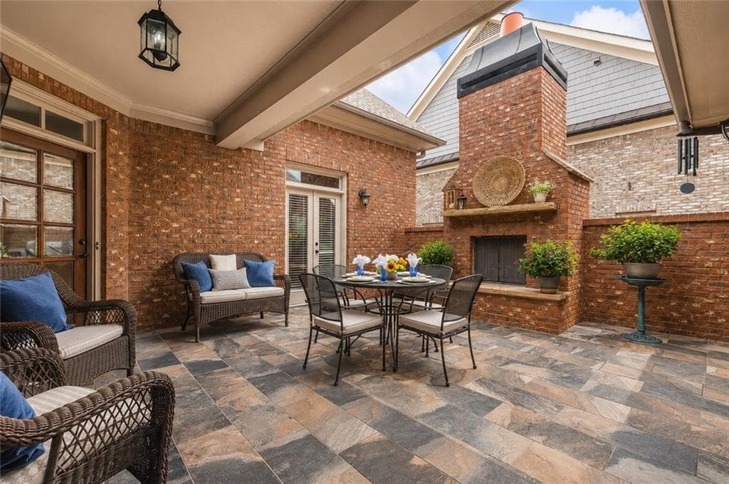 4 bedroom, 5 bathroom, 4,287 sq ft single family residence for sale at 11127 Brookhavenclub Drive, Johns Creek, GA 30097 — photo 4