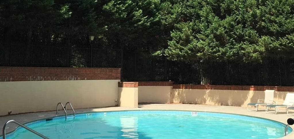 2 bedroom, 3 bathroom, 1,484 sq ft townhouse for rent at 871 Lenox Oaks Circle, Atlanta, GA 30324 for $2,700 a month — photo 2