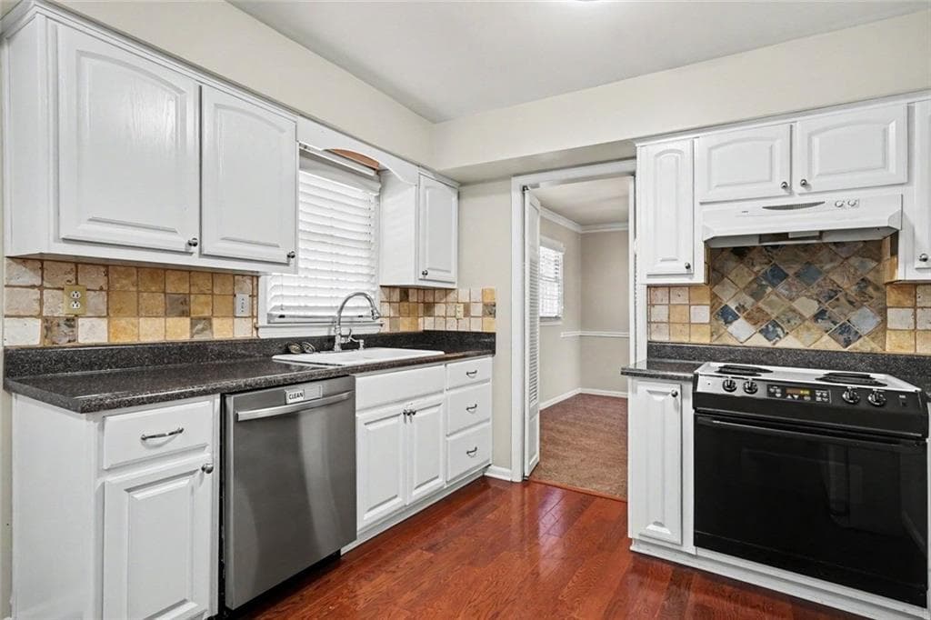 3 bedroom, 3 bathroom, 2,536 sq ft single family residence for sale at 3710 Oregon Trail, Decatur, GA 30032 — photo 4