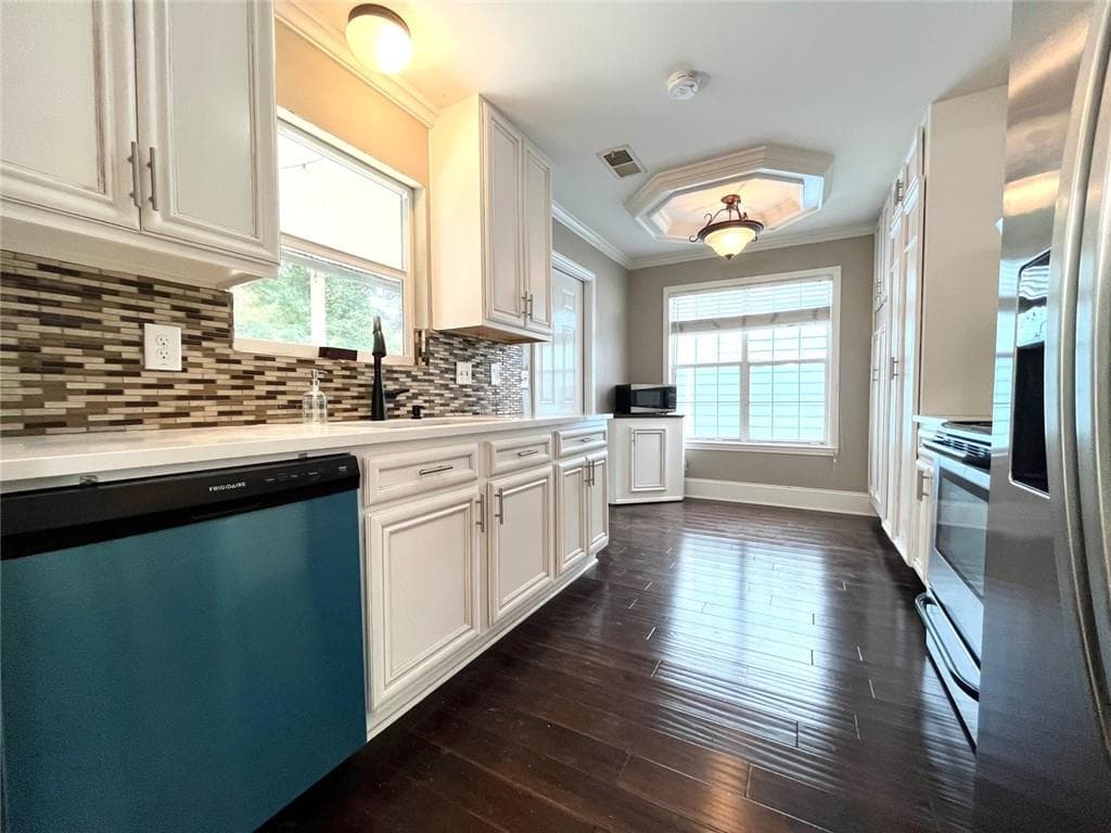 3 bedroom, 4 bathroom, 2,340 sq ft single family residence for sale at 4795 Warners Trail, Norcross, GA 30093 — photo 2