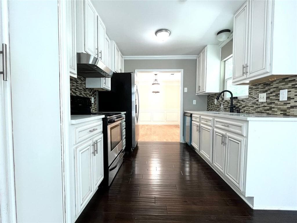 3 bedroom, 4 bathroom, 2,340 sq ft single family residence for sale at 4795 Warners Trail, Norcross, GA 30093 — photo 3