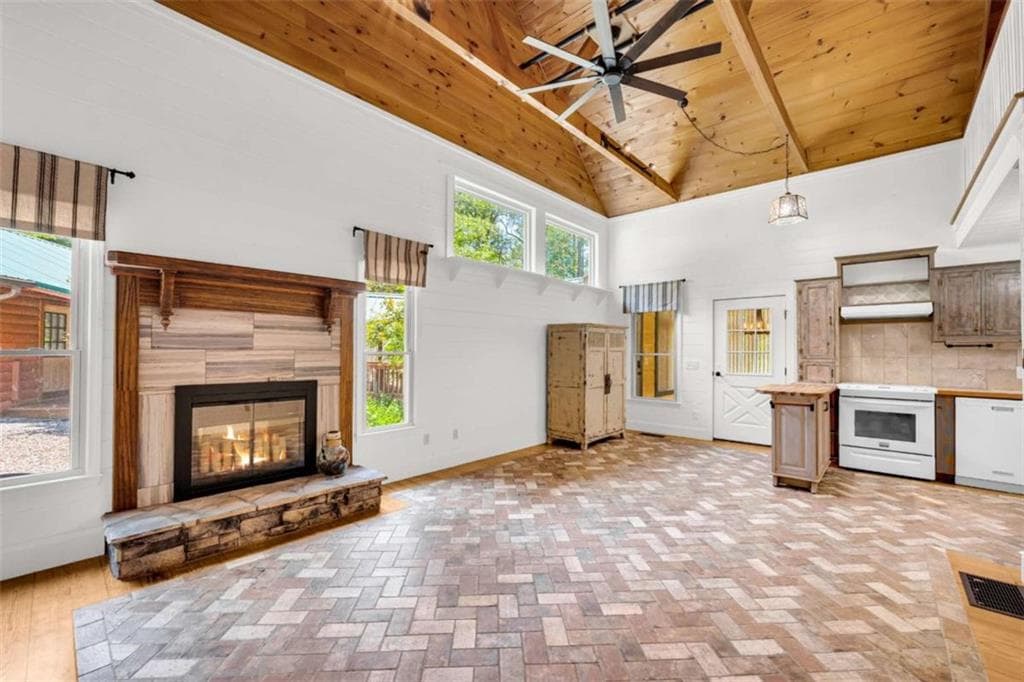 3 bedroom, 4 bathroom, 2,472 sq ft single family residence for sale at 148 Stegall Mill Ridge, Ellijay, GA 30536 — photo 2