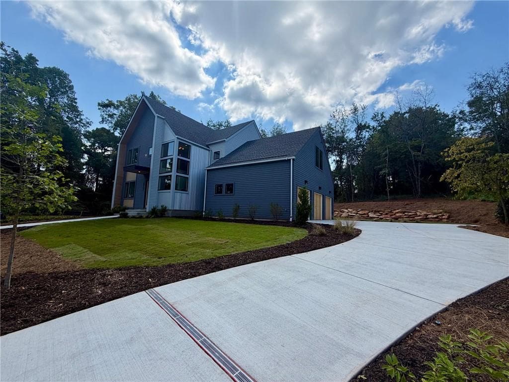 5 bedroom, 6 bathroom, 3,661 sq ft single family residence for sale at 215 Winterberry Way, Roswell, GA 30075 — photo 2
