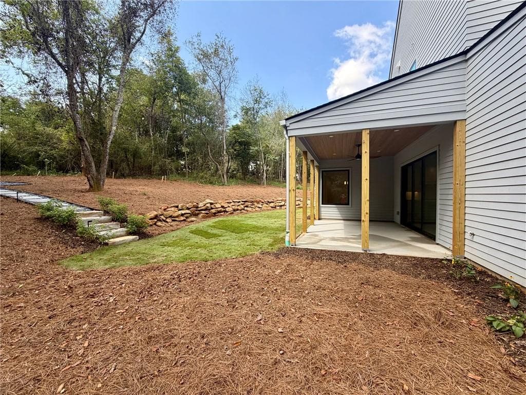 5 bedroom, 6 bathroom, 3,661 sq ft single family residence for sale at 215 Winterberry Way, Roswell, GA 30075 — photo 4