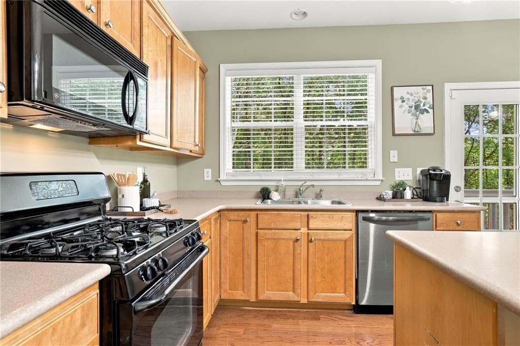 3 bedroom, 3 bathroom, 2,072 sq ft single family residence for sale at 3785 Elder Field Lane, Cumming, GA 30040 — photo 9