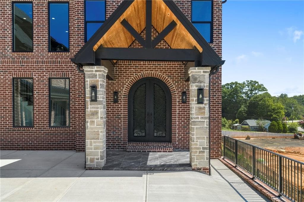 5 bedroom, 7 bathroom, 10,273 sq ft single family residence for rent at 403 Thunder Road, Buford, GA 30518 for $12,000 a month — photo 5