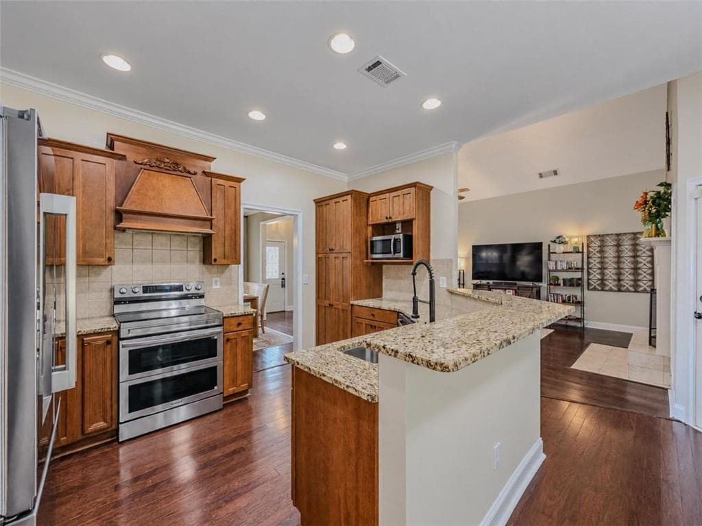 3 bedroom, 3 bathroom, 2,423 sq ft single family residence for sale at 185 Chimney Ridge Lane, Covington, GA 30014 — photo 4