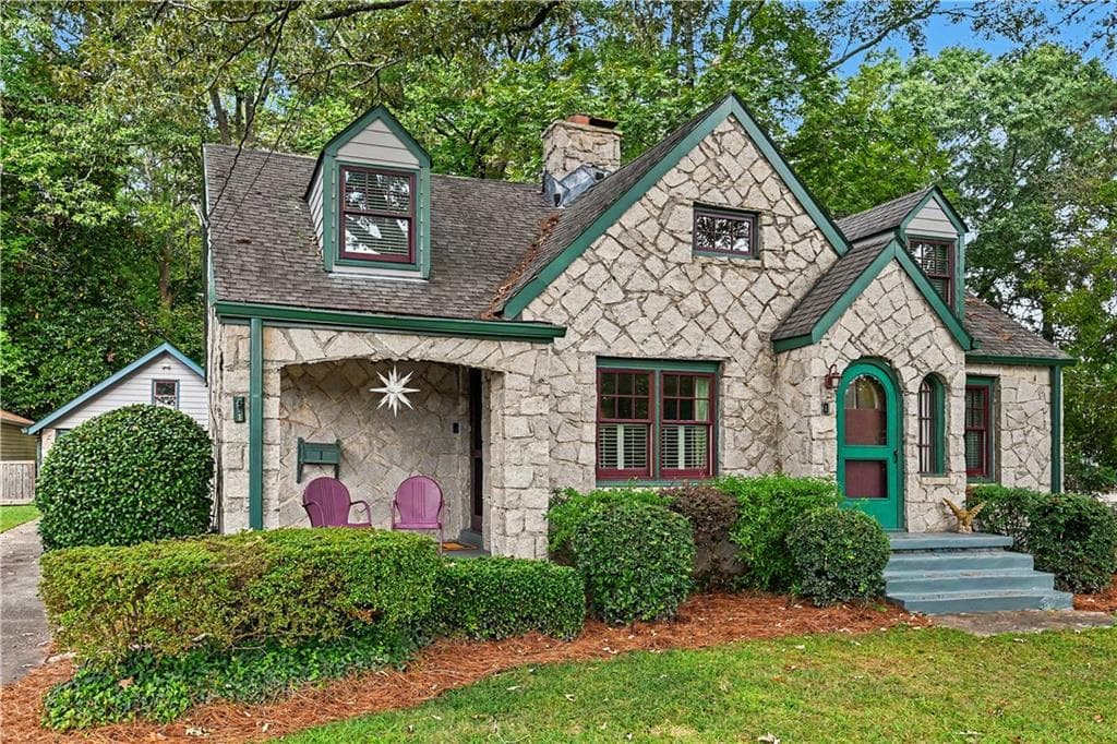 3 bedroom, 3 bathroom, 2,247 sq ft single family residence for sale at 1 Lakeshore Drive, Avondale Estates, GA 30002 — photo 2