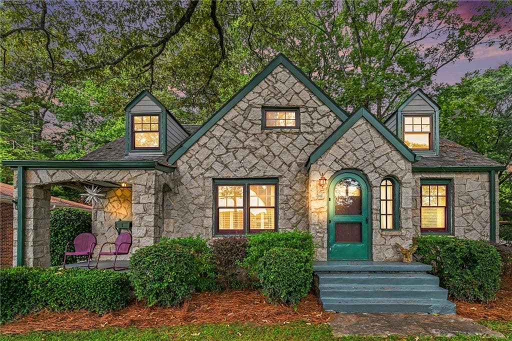 3 bedroom, 3 bathroom, 2,247 sq ft single family residence for sale at 1 Lakeshore Drive, Avondale Estates, GA 30002 — photo 3