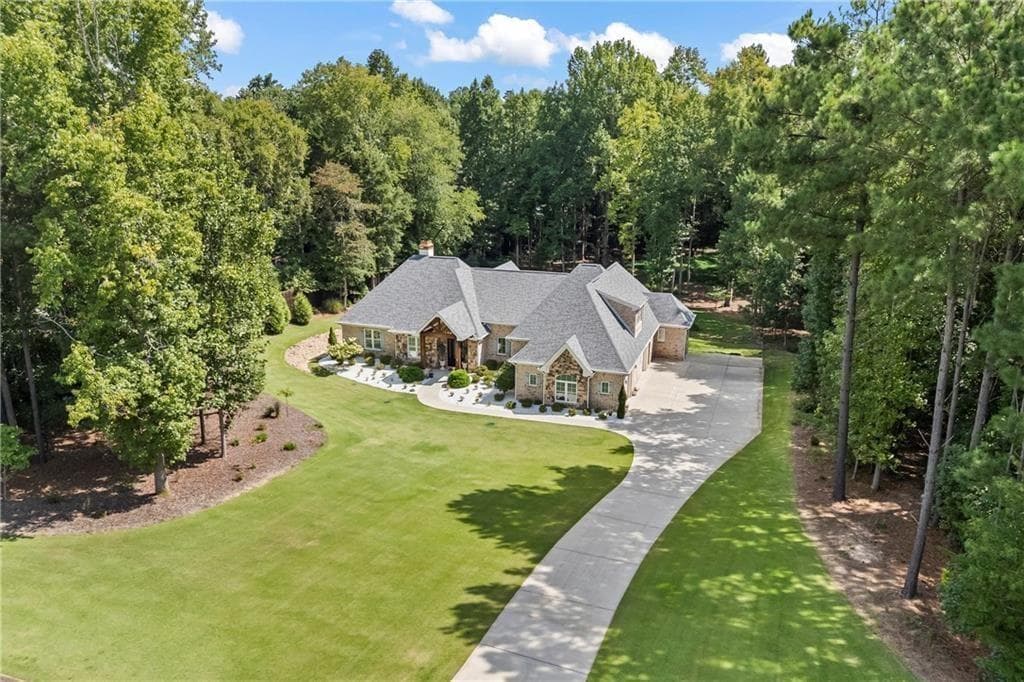 3 bedroom, 3 bathroom, 3,284 sq ft single family residence for sale at 931 Antrim Glen Drive, Hoschton, GA 30548 — photo 2
