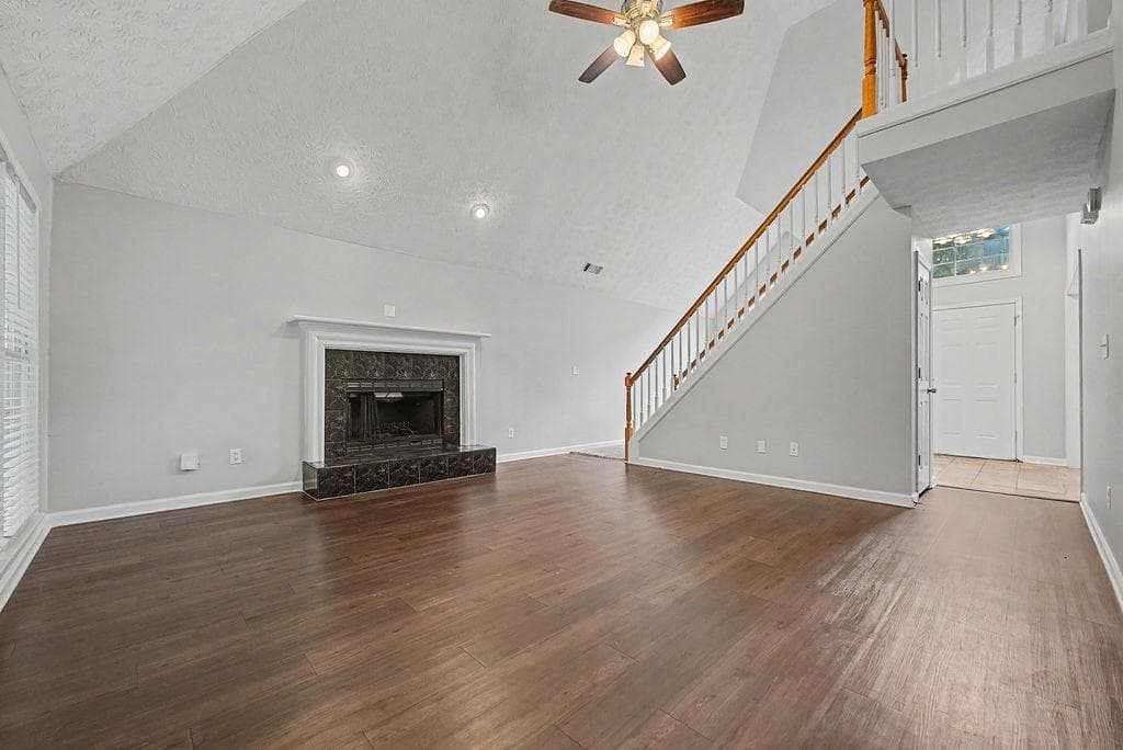 3 bedroom, 3 bathroom, 2,070 sq ft single family residence for sale at 418 Middle Valley Lane, Woodstock, GA 30189 — photo 5
