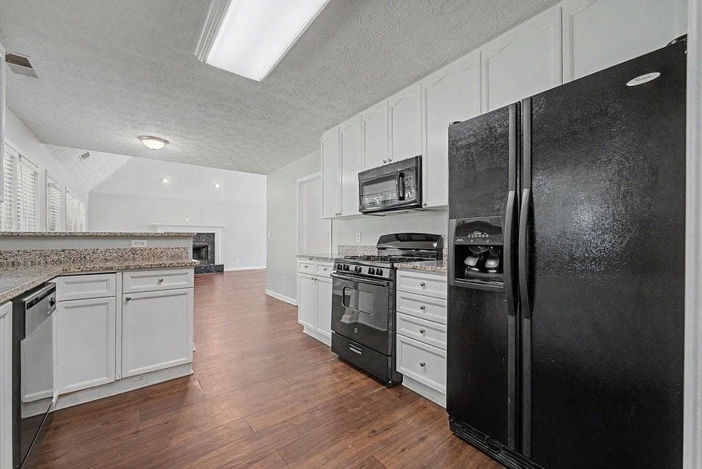 3 bedroom, 3 bathroom, 2,070 sq ft single family residence for sale at 418 Middle Valley Lane, Woodstock, GA 30189 — photo 8