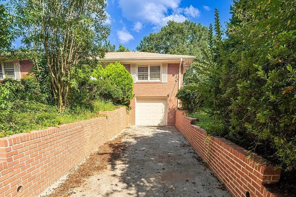 2 bedroom, 2 bathroom, 2,072 sq ft single family residence for rent at 3021 Old Concord Road, Smyrna, GA 30082 for $2,000 a month — photo 2