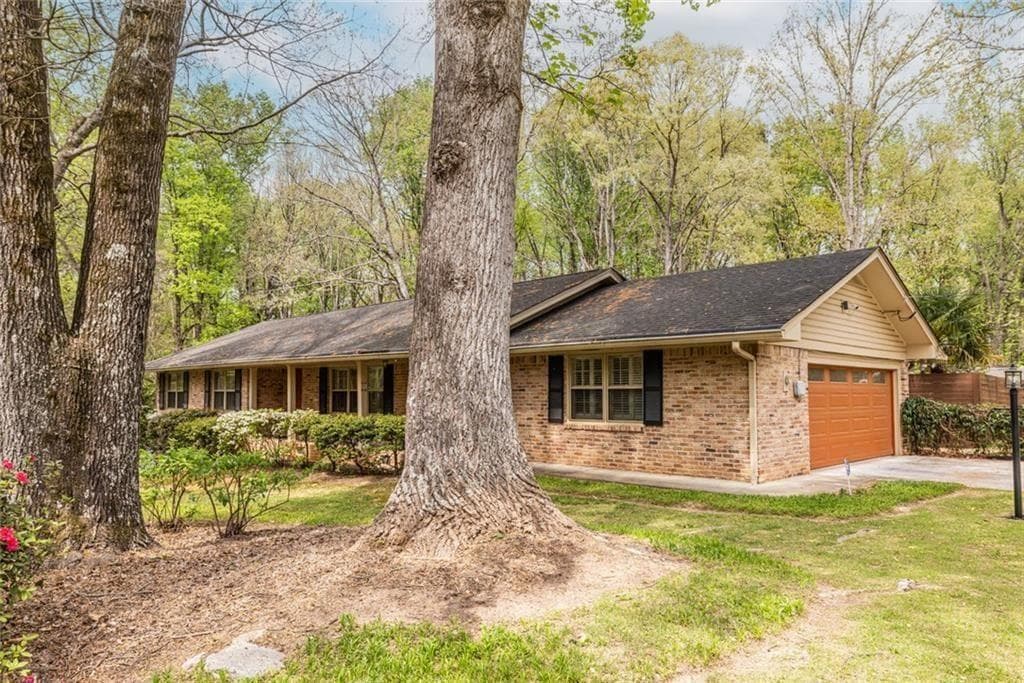 3 bedroom, 2 bathroom, 2,090 sq ft single family residence for sale at 3360 Embry Hills Drive, Atlanta, GA 30341 — photo 1 of 21