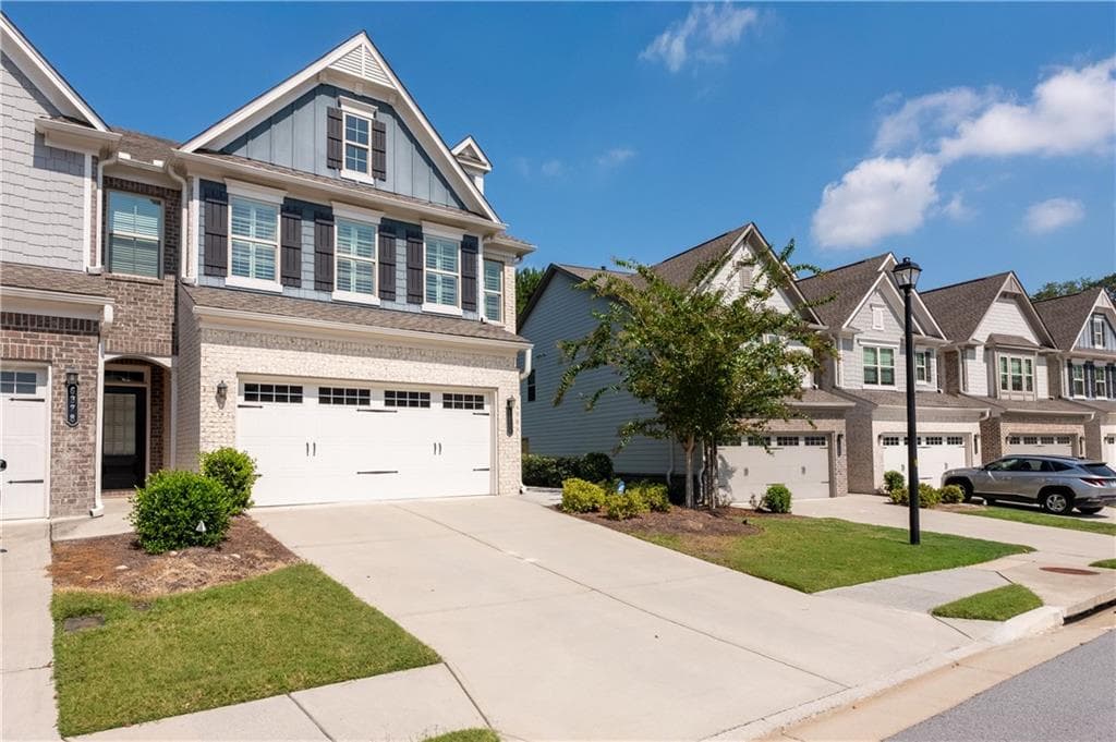 3 bedroom, 3 bathroom, 1,874 sq ft townhouse for sale at 6388 Lanier Harbor Landing, Buford, GA 30518 — photo 3