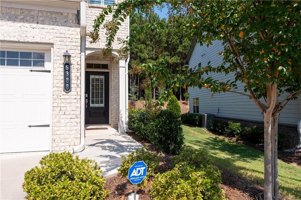 3 bedroom, 3 bathroom, 1,874 sq ft townhouse for sale at 6388 Lanier Harbor Landing, Buford, GA 30518 — photo 5