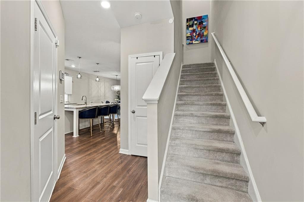 3 bedroom, 3 bathroom, 1,874 sq ft townhouse for sale at 6388 Lanier Harbor Landing, Buford, GA 30518 — photo 7