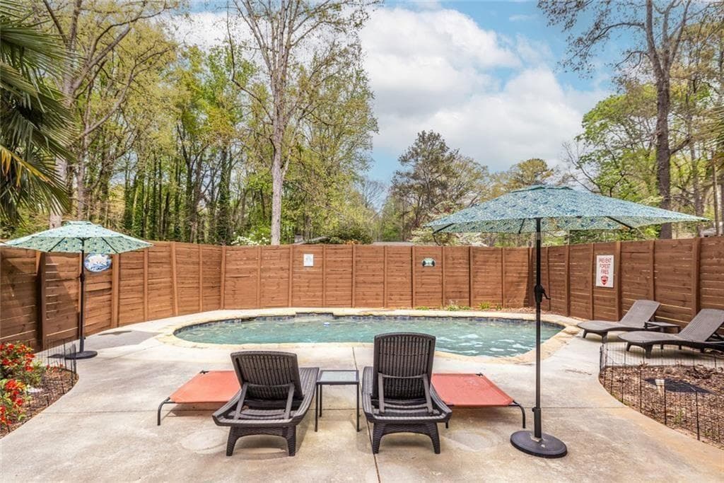 3 bedroom, 2 bathroom, 2,090 sq ft single family residence for sale at 3360 Embry Hills Drive, Atlanta, GA 30341 — photo 4