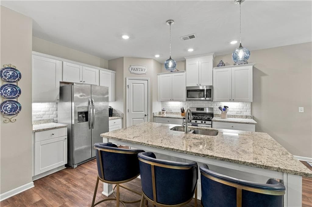3 bedroom, 3 bathroom, 1,874 sq ft townhouse for sale at 6388 Lanier Harbor Landing, Buford, GA 30518 — photo 10