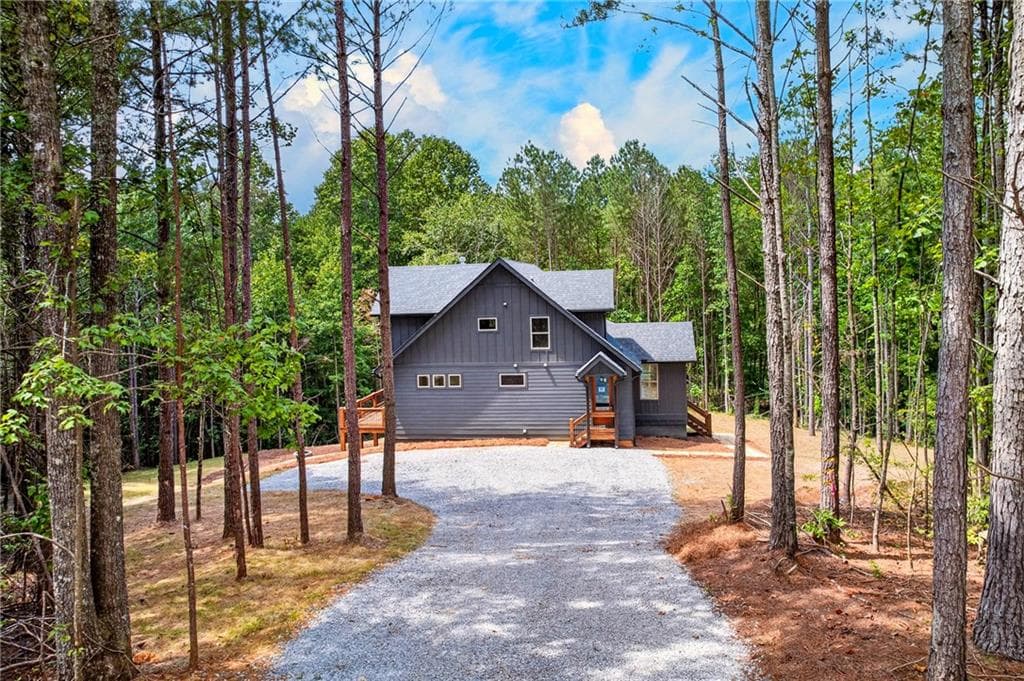 4 bedroom, 3 bathroom, 3,300 sq ft single family residence for sale at 824 Banks Rd, Ellijay, GA 30540 — photo 8
