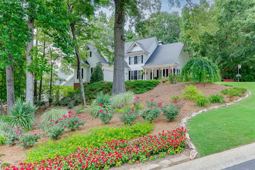4 bedroom, 4 bathroom, 3,014 sq ft single family residence for sale at 9315 Spinnaker Lane, Gainesville, GA 30506 — photo 3