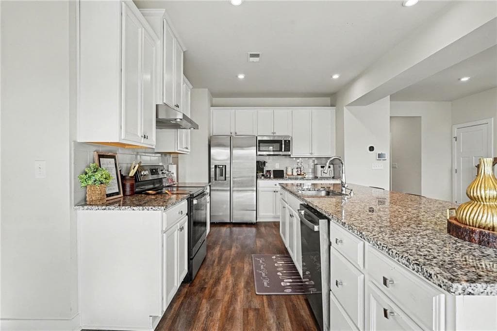 4 bedroom, 3 bathroom, 2,552 sq ft single family residence for sale at 864 Maduro Way, Mcdonough, GA 30253 — photo 3