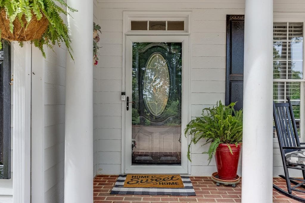 4 bedroom, 4 bathroom, 3,014 sq ft single family residence for sale at 9315 Spinnaker Lane, Gainesville, GA 30506 — photo 5