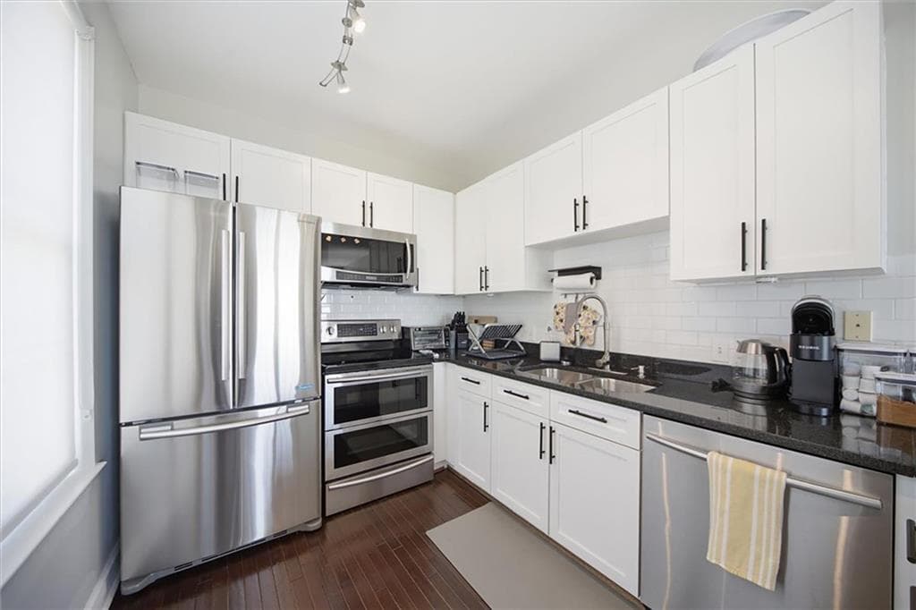 2 bedroom, 2 bathroom, 1,417 sq ft condominium for rent at 325 East Paces Ferry Road 908, Atlanta, GA 30305 for $3,000 a month — photo 9