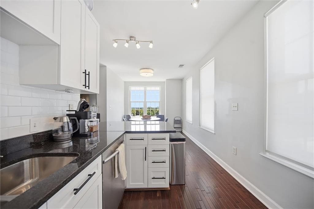 2 bedroom, 2 bathroom, 1,417 sq ft condominium for rent at 325 East Paces Ferry Road 908, Atlanta, GA 30305 for $3,000 a month — photo 10
