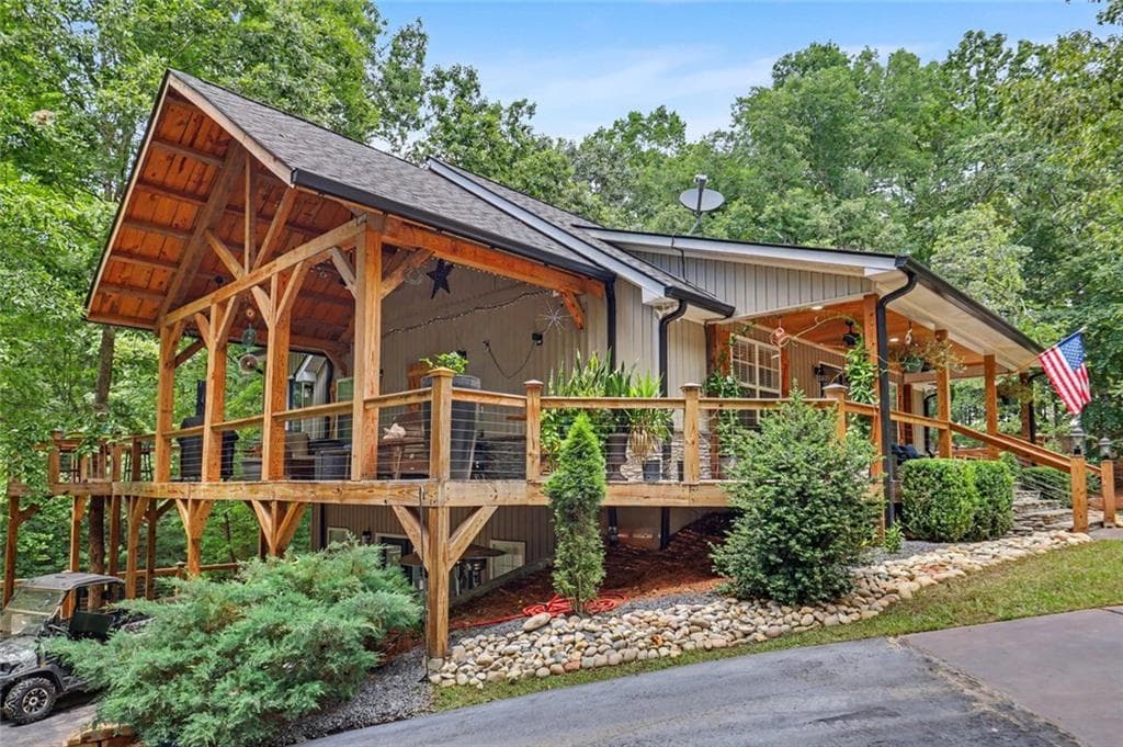 4 bedroom, 3 bathroom, 3,592 sq ft single family residence for sale at 301 Cross Creek Trail, Demorest, GA 30535 — photo 3