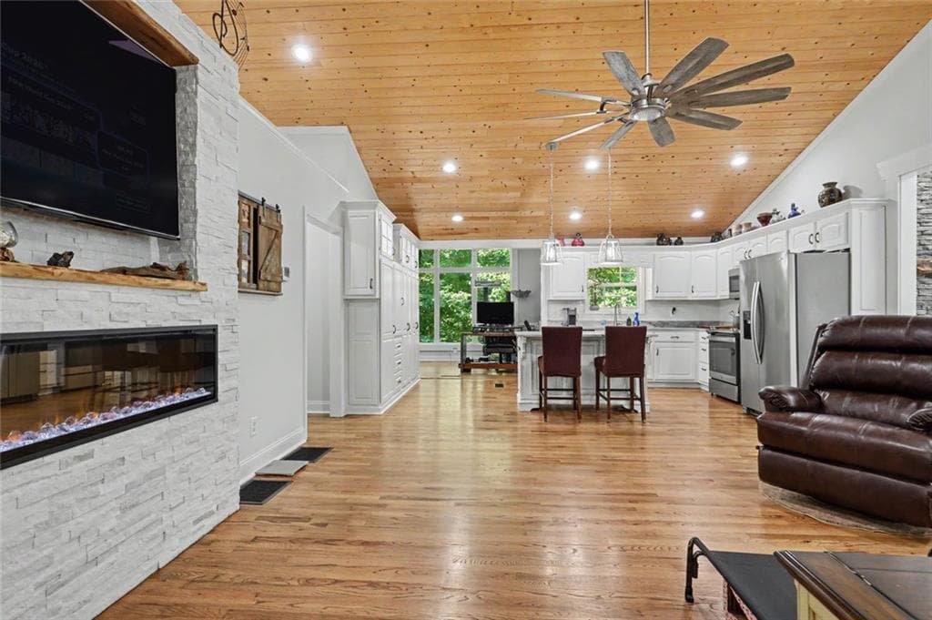 4 bedroom, 3 bathroom, 3,592 sq ft single family residence for sale at 301 Cross Creek Trail, Demorest, GA 30535 — photo 9