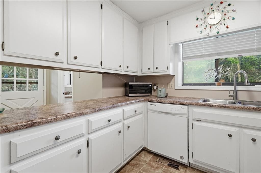 2 bedroom, 3 bathroom, 1,123 sq ft townhouse for sale at 200 Villa Road 103, Jasper, GA 30143 — photo 9