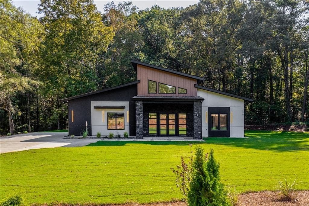 4 bedroom, 3 bathroom, 2,850 sq ft single family residence for sale at 670.1 Loganville Highway, Winder, GA 30680